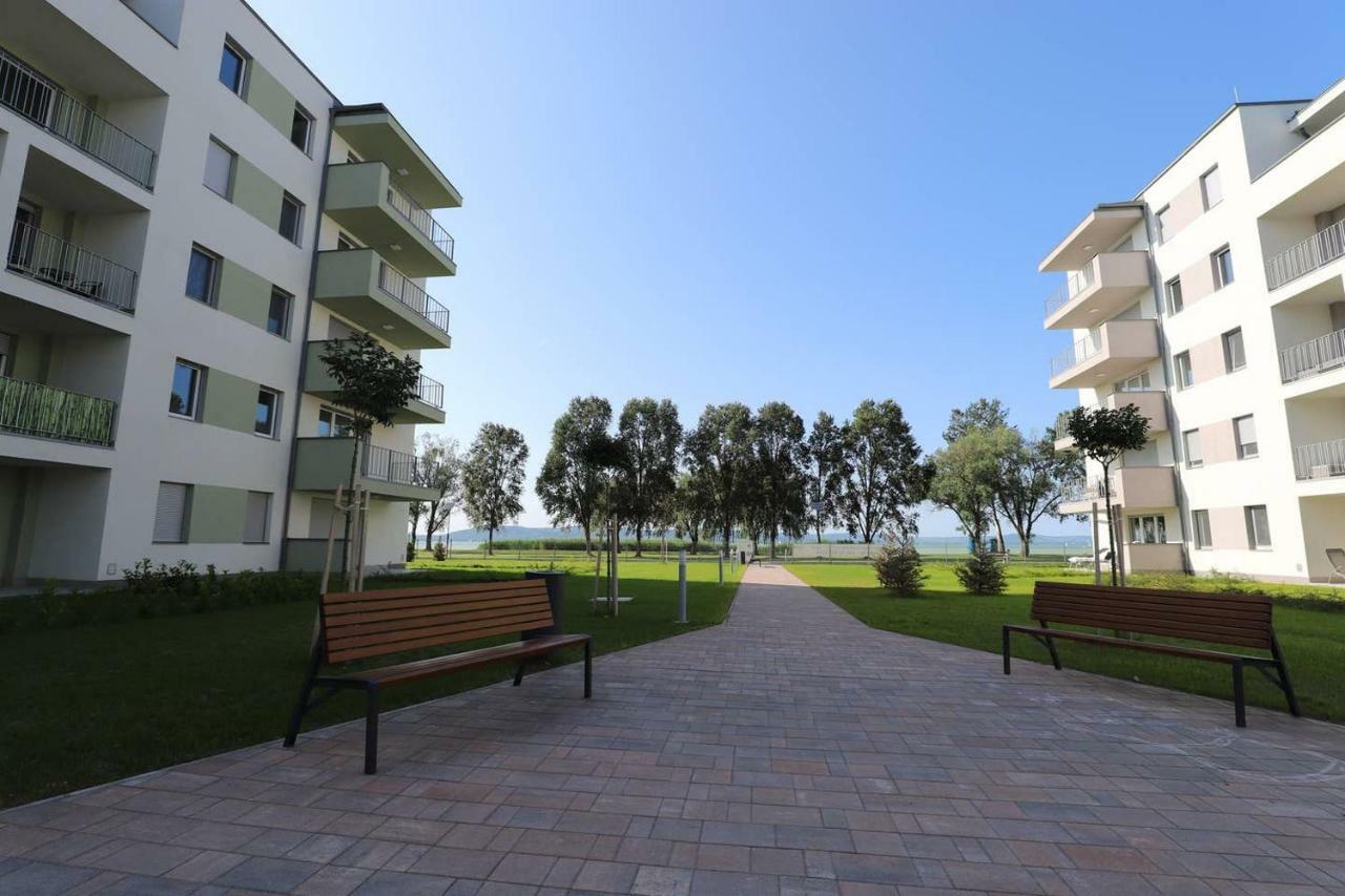Silver Gray Appartment Балатонлеле Екстериор снимка